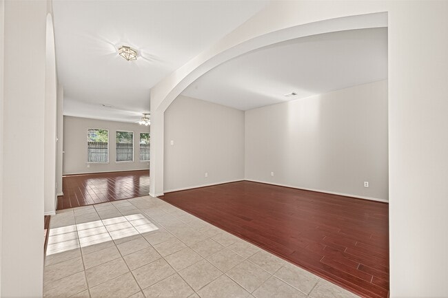 Building Photo - 26414 Suffield Glen Ln