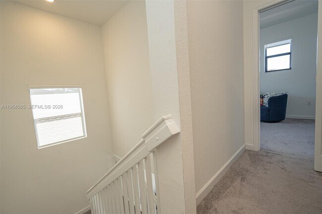 Building Photo - 139 NE 27th Terrace