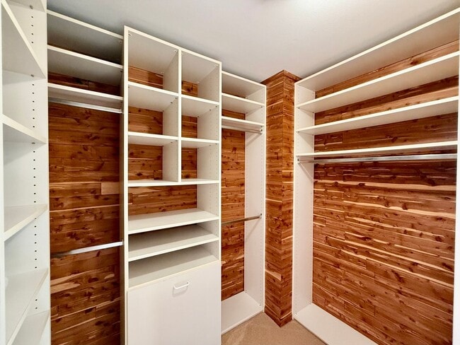 Building Photo - Kellogg School District Home with pool and tennis court access