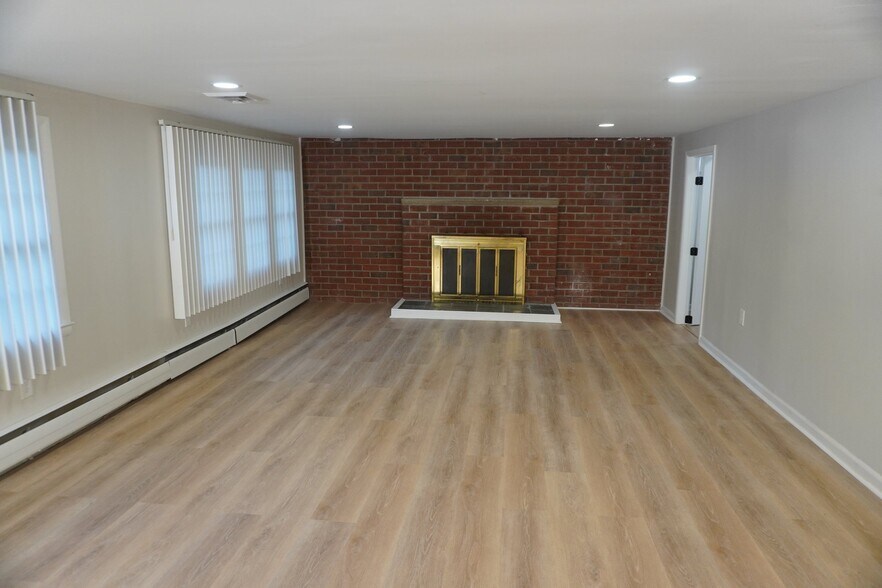 Building Photo - 239 E Timonium Rd