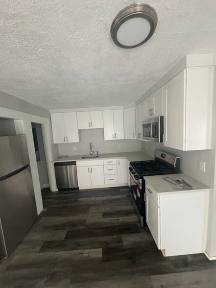 Building Photo - 30 Plimpton St