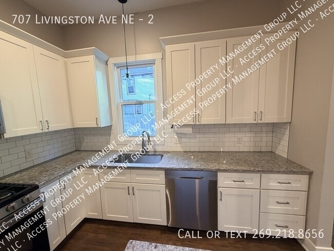 Building Photo - 707 Livingston Ave NE