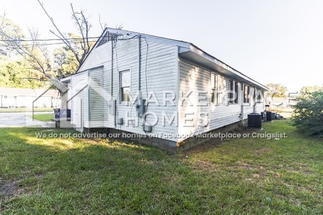 Building Photo - 2247 Onslow Dr