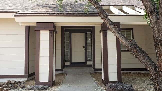 Building Photo - ONLY $2,550 PER MONTH FOR THIS SPACIOUS RANCH STYLE HOME -  2056 SQ FT / 3BDRM/2BATH/3GARAGE ON O...