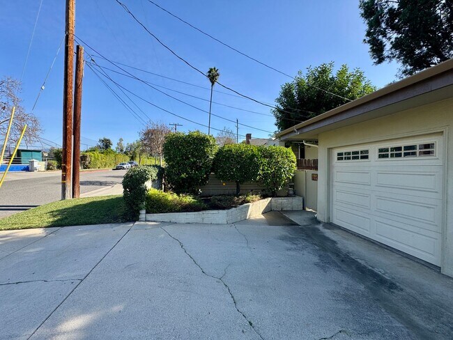Building Photo - Furnished One Bathroom, One Bathroom Located in Rear of San Marino House (No Kitchen Included)