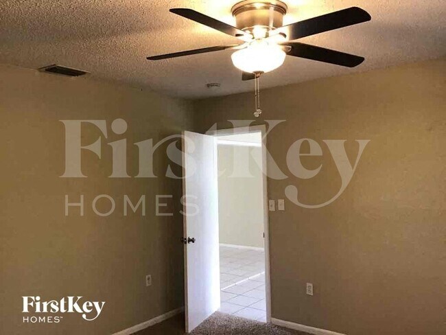 Building Photo - 613 Brittany Ct