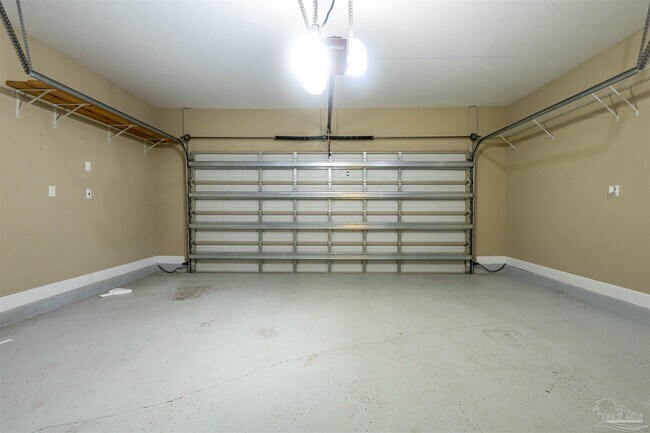 Building Photo - 651 Powell Dr NE