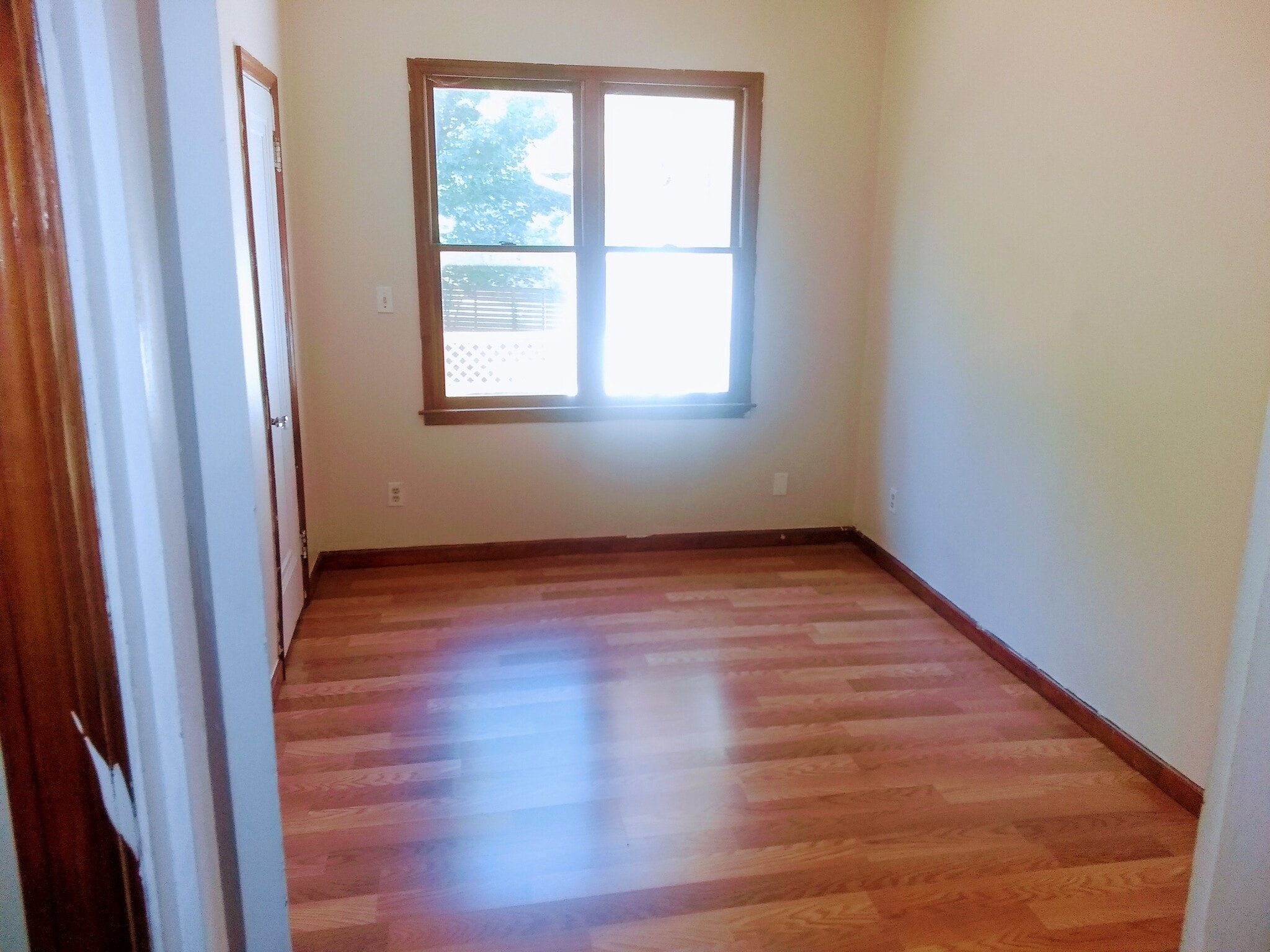 Building Photo - 1006 McMahan Ave