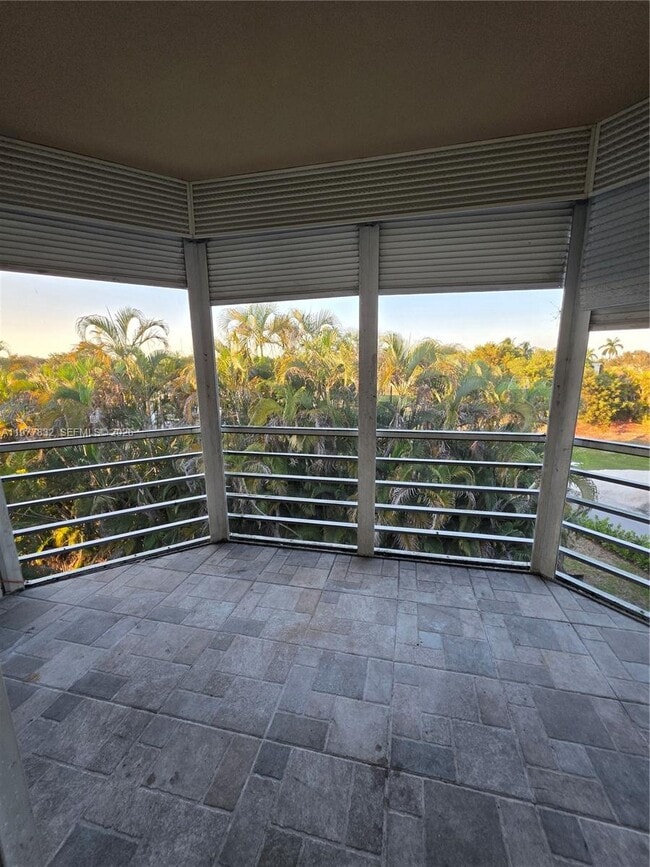 Building Photo - 1351 NE 191st St