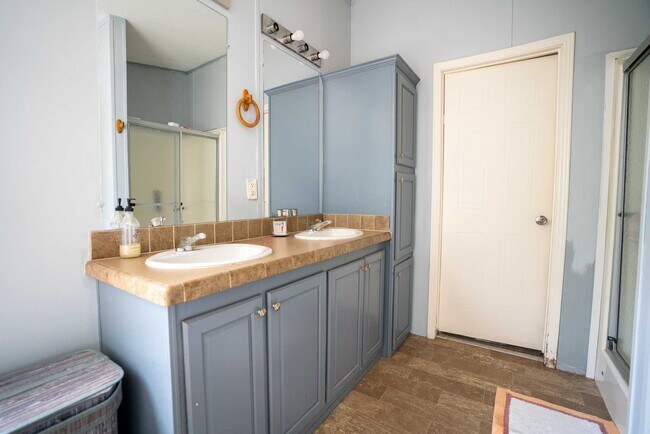 Building Photo - 20511 N Sabine Dr