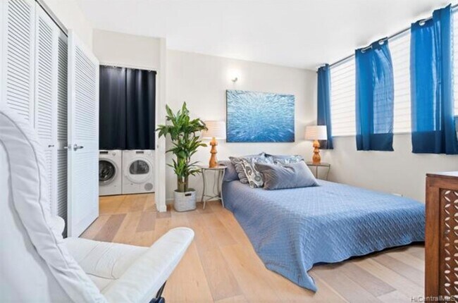 Building Photo - Makiki - Spacious one bedroom, one bath at...