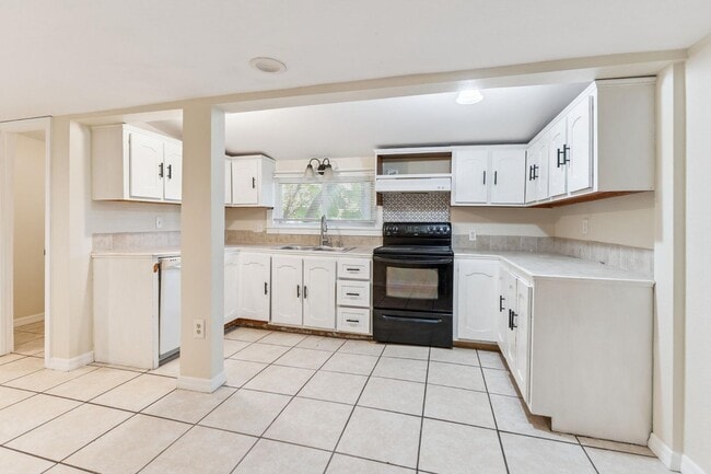 Building Photo - 38341 Palm Grove Dr