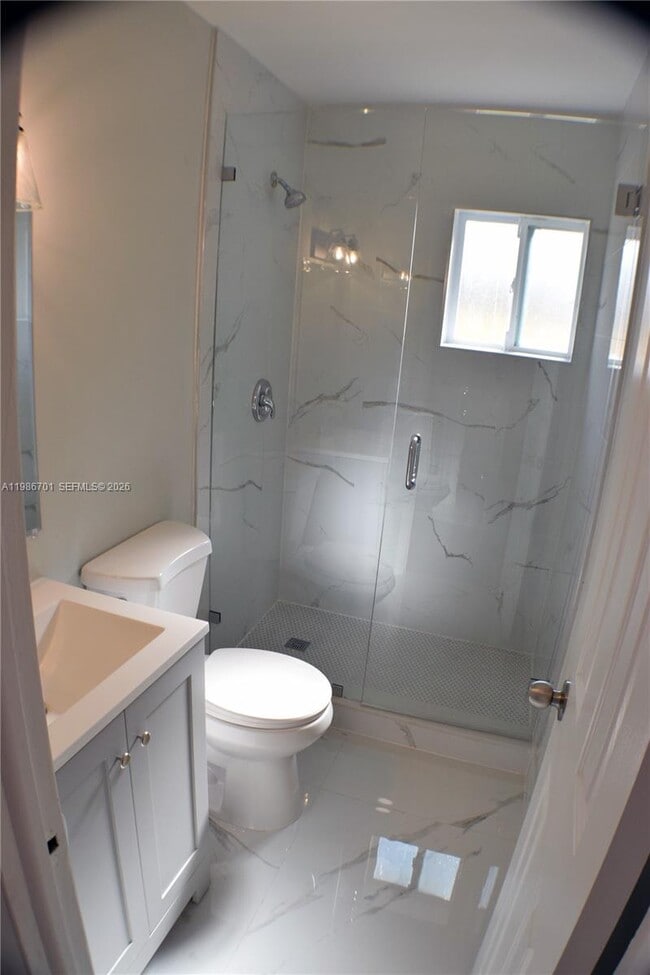 Building Photo - 622 NE 6th St