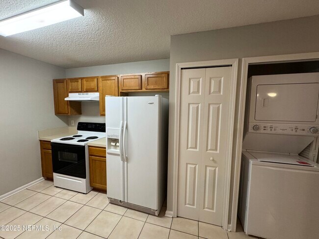 Building Photo - 6069 Maggies Cir