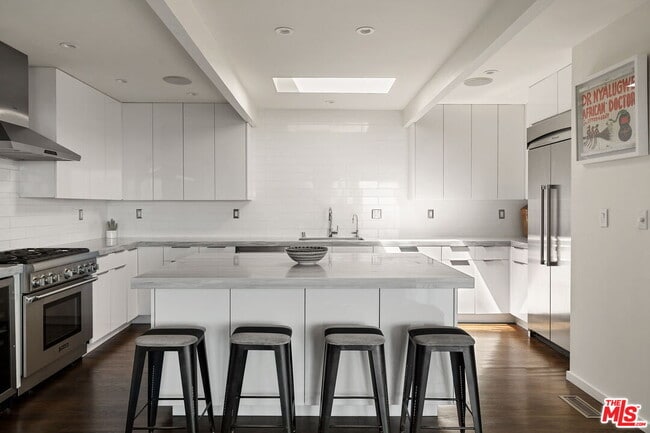 Building Photo - 7819 Torreyson Dr