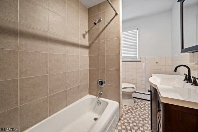 Building Photo - 480 Parkway Dr