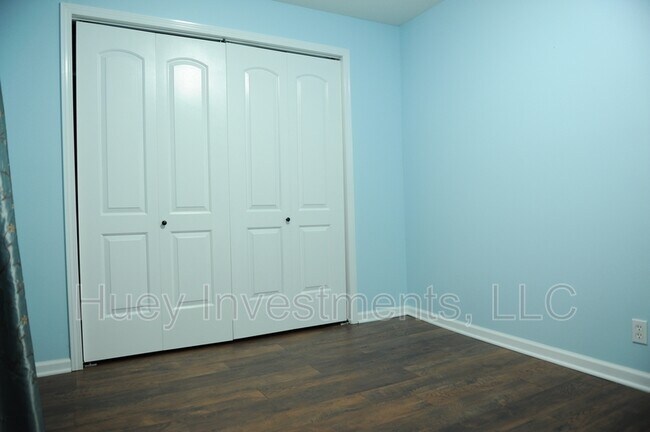 Building Photo - 324 Theodore Dr