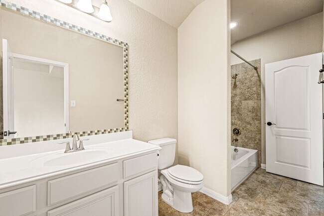 Building Photo - 4 BEDROOM FOR RENT- SEPARATE LIVING AREA - OFFICE