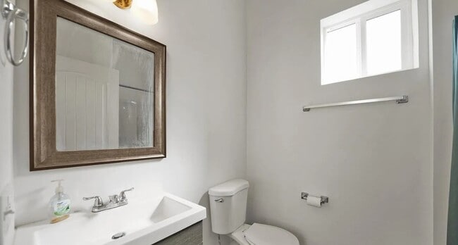 Building Photo - 1229 S 13th Ave