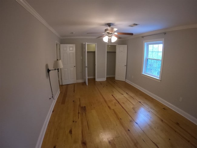 Building Photo - 1235 Linden Pl
