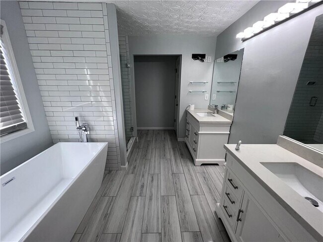 Building Photo - 4234 Windale Dr NW