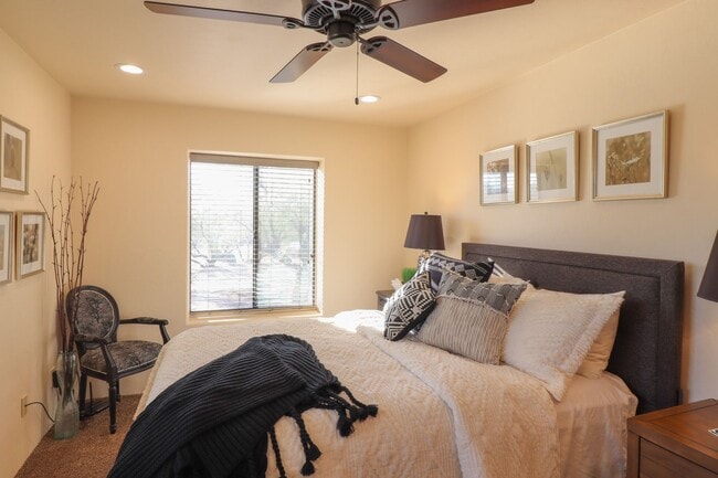 Building Photo - Contemporary Desert Beauty with Pool