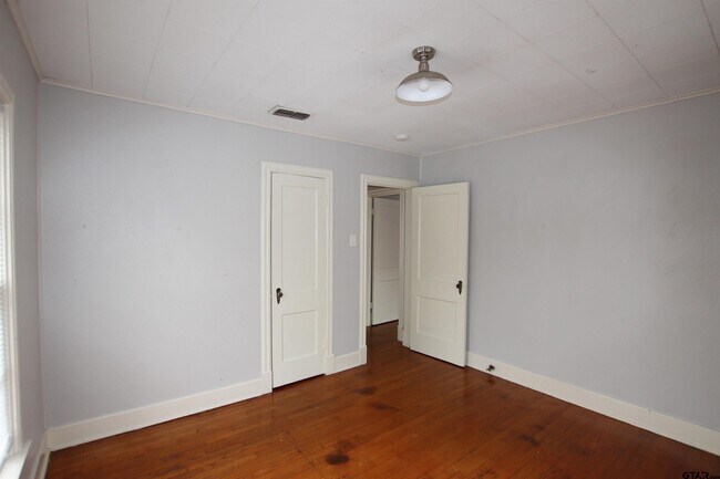Building Photo - 132 Rowland Pl