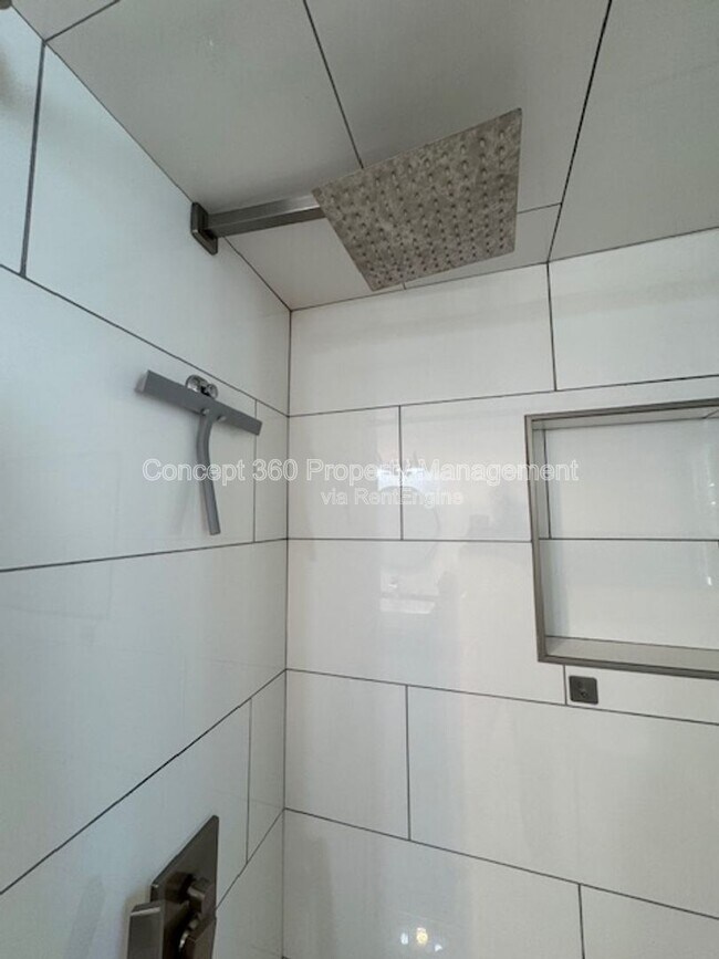 Building Photo - 1139 E Ocean Blvd