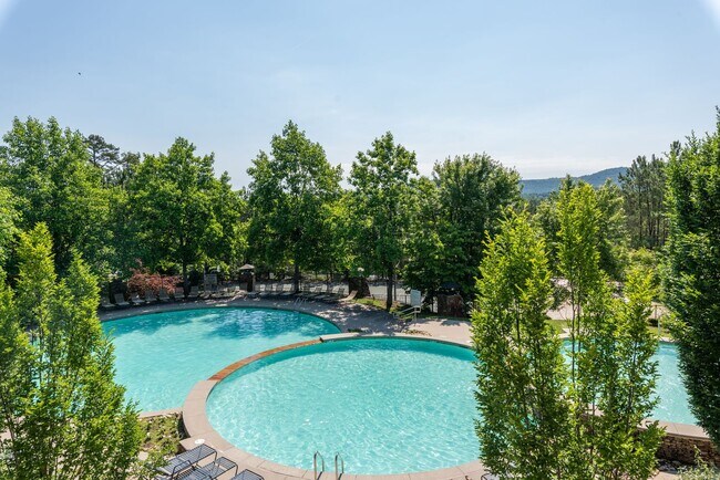 Building Photo - 3 Bedroom Townhouse Style Apartments END U...