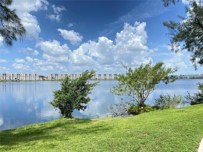 Building Photo - 10000 NW 80th Ct