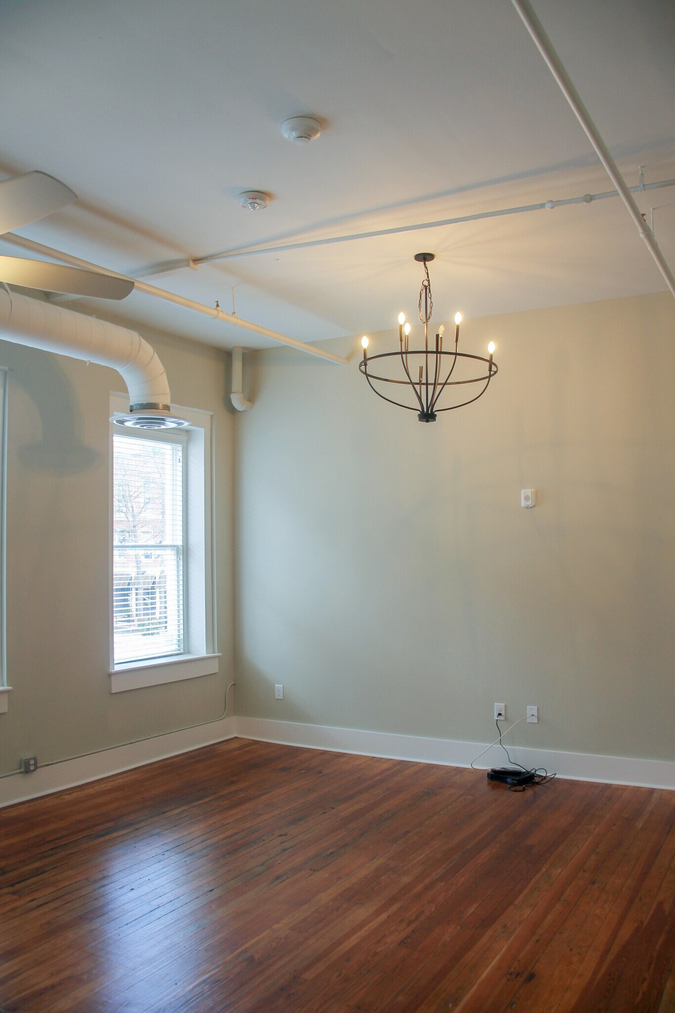 Building Photo - 596 Cherry St