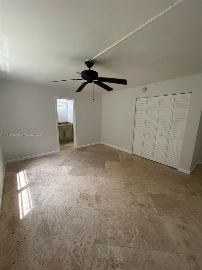 Building Photo - 3390 Foxcroft Rd