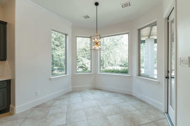 Building Photo - 14 N Player Manor Cir