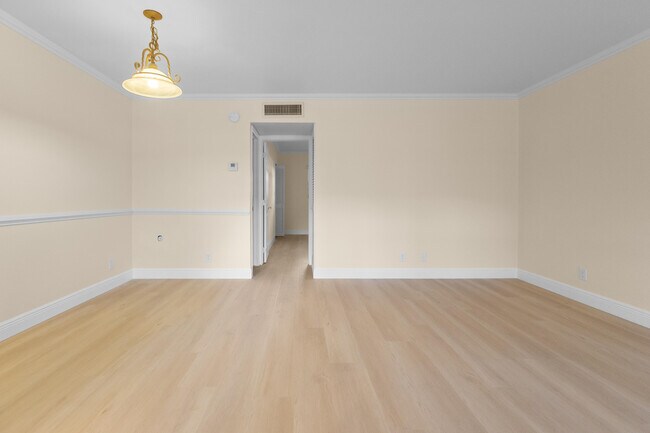 Building Photo - 1965 SE 5th Ct