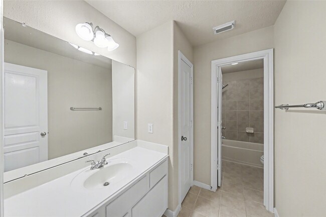 Building Photo - 17422 Memorial Blossom Dr