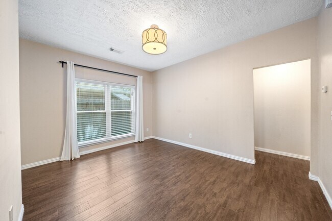 Building Photo - 18178 Holly Green Dr