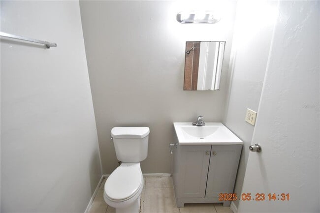 Building Photo - 4432 Tarpon Dr