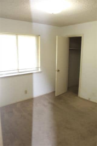 Building Photo - 2207 Canterbury Ct
