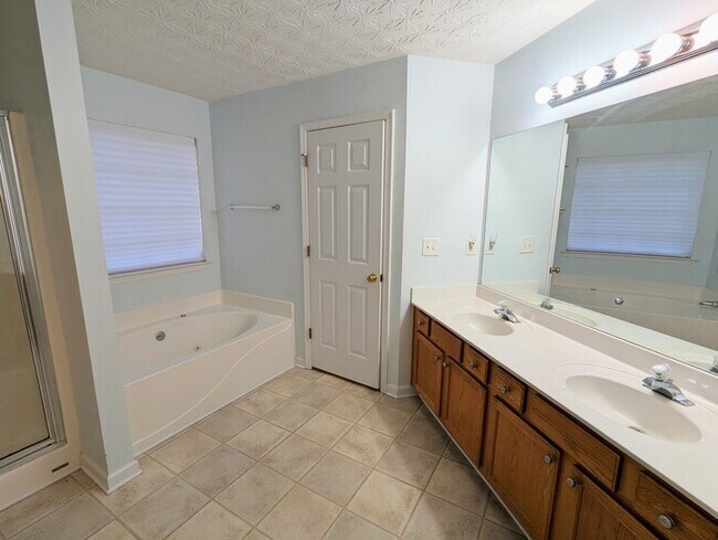 Building Photo - House 3 beds 2.5 baths