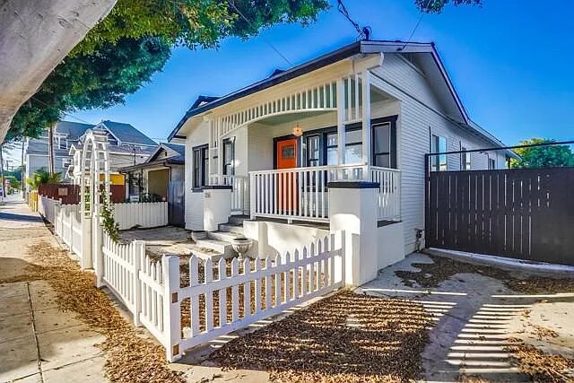 Building Photo - 356 W 15th St