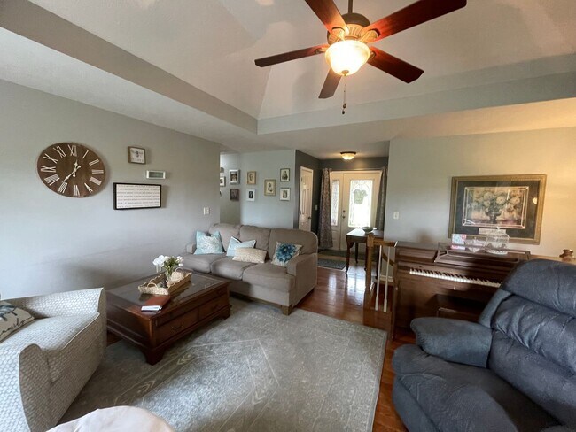 Building Photo - PRE-LEASING - Fully Furnished 6mo Short Term Rental in Ozark