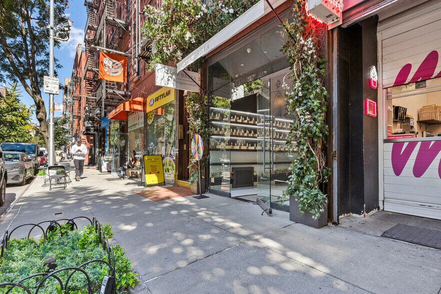 Building Photo - 246 Mott St