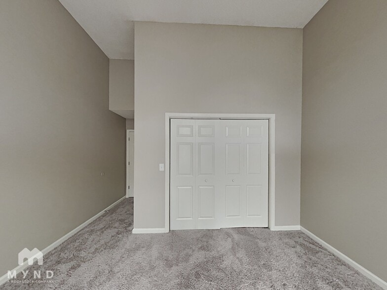 Building Photo - 4015 Golfview Dr