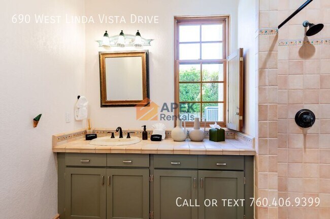 Building Photo - 690 W Linda Vista Dr