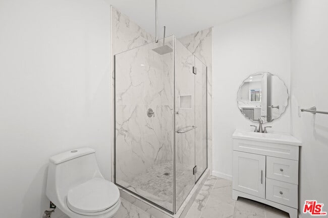 Building Photo - 1642 S Crest Dr