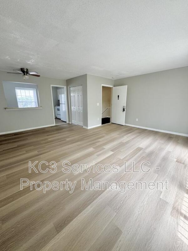 Building Photo - 8717 Countryshire Ln