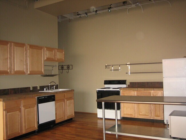 Kitchen - 3309 Blake St