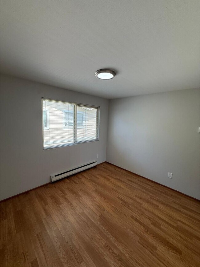Building Photo - 3-Bedroom North Green Lake Townhouse-Style...