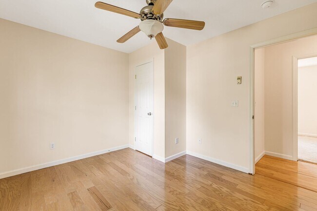 Building Photo - 3-Bedroom Home in West Asheville with Fenc...