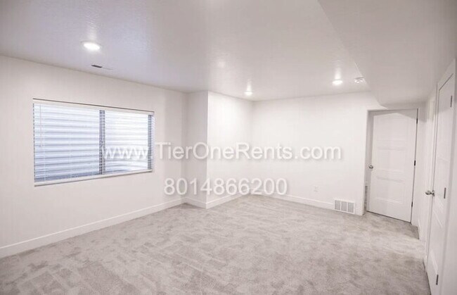 Building Photo - NO DEPOSIT option available for qualified ...